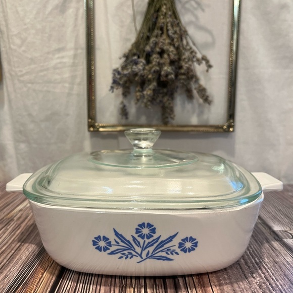 VINTAGE CORNING WARE Blue Cornflower 32 oz Casserole with Lid – Made in Canada - Picture 1 of 10